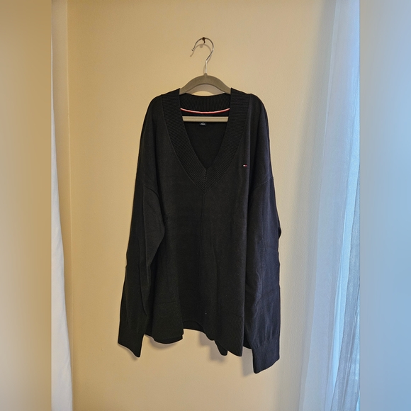 NWOT Tommy Hilfiger V-neck Knit Sweater - Picture 2 of 10